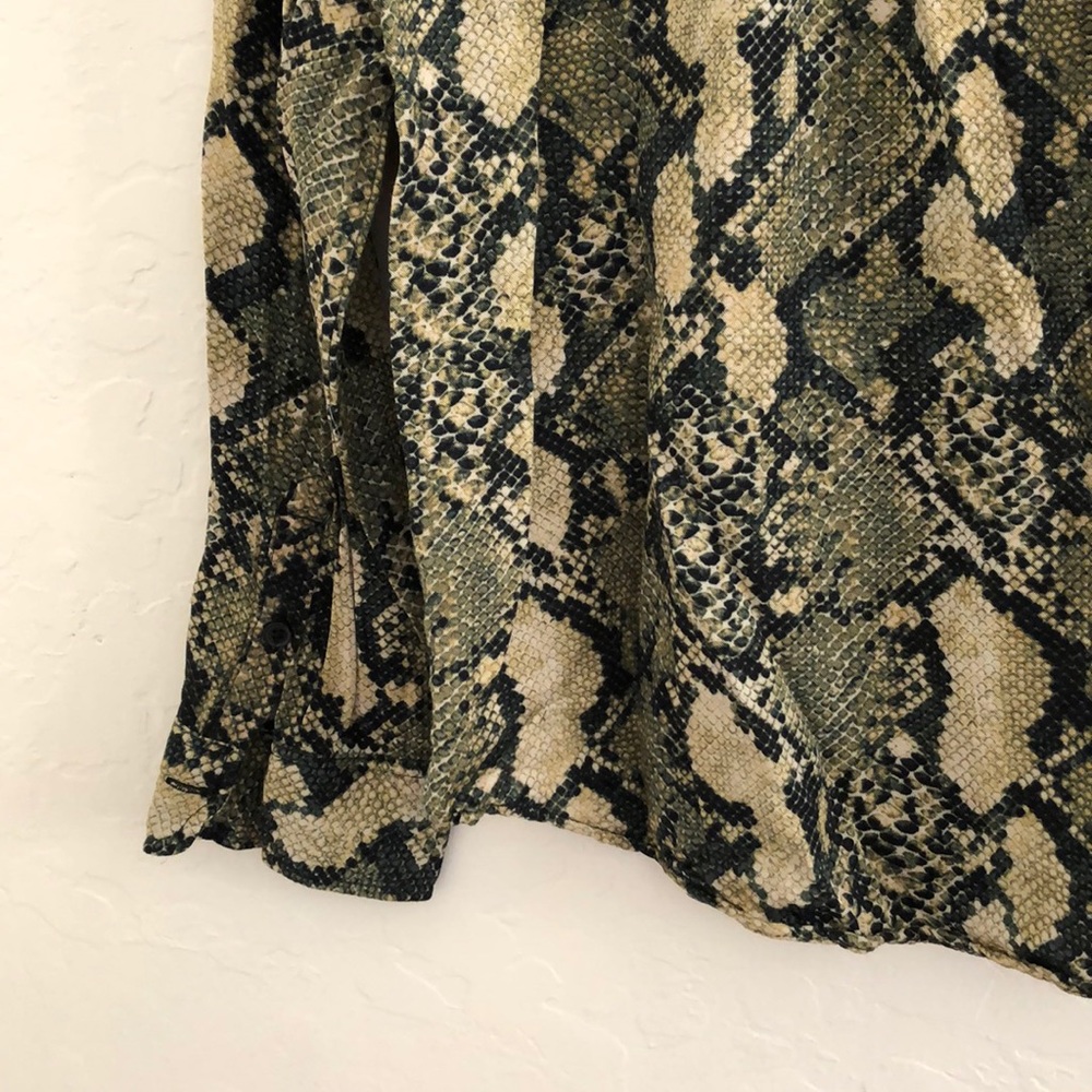 Snake print button down top - Picture 6 of 6